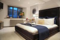 Deluxe King with Bath Ensuite