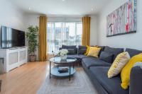 B&B London - 2 Bed town house with Garden in Hackney, London - Bed and Breakfast London