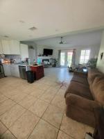 Beautiful 3 bedroom home 4 minutes from the beach - Ferienwohnung