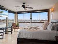 B&B San Diego - Stunning Bayfront condo with gorgeous views, garage, massive roof deck & AC - dogs welcome! - Bed and Breakfast San Diego