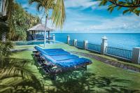 Luxurious & Tranquil Beachfront private villa with private pool - B&B Banjar Bukti