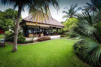 Luxurious & Tranquil Beachfront private villa with private pool - Ferienwohnung Banjar Bukti