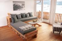 Apartment with Mountain View