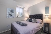 B&B Worcester - WORCESTER Fabulous Cherry Tree Mews self check in dogs welcome , 2 double bedrooms ,super fast Wi-Fi, with free off road parking for 2 vehicles near Royal Hospital and woodland walks - Bed and Breakfast Worcester