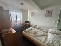 Dreibettzimmer mit Bergblick