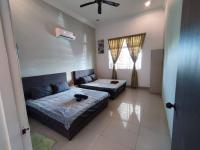 B&B Batu Pahat - Sayang-Sayang Homestay $CRAZY OFFER$ 4R2B - Bed and Breakfast Batu Pahat