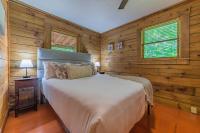 B&B Pigeon Forge - Couples Getaway Cabin near National Park w Hot Tub - Bed and Breakfast Pigeon Forge