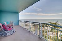 B&B Gulfport - 6th-Floor Gulfport Condo with Views Walk to Beach - Bed and Breakfast Gulfport