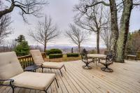 Immaculate Boone Villa with Entertainment Lounge! - Chambres d’hôtes Boone