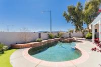 Modern desert oasis villa with pool and spa - B&B Las Vegas