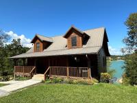 Peaceful Cabin on Lake Sleeps 18 w outdoor kitchen - Chambres d’hôtes Sevierville