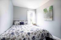 Elegant 1BR 1 Bath apartment minutes the falls - Chambres d’hôtes Niagara Falls