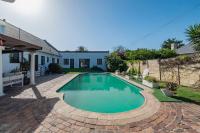 B&B Kapstadt - Dutch Style Family Home in Milnerton - Bed and Breakfast Kapstadt