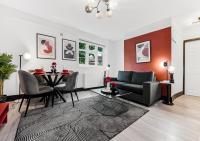 B&B London - Radiant Serenity: 2BR Flat Sleeps 5 -Warm Ambiance - Bed and Breakfast London