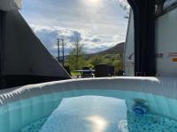 B&B Newry - RostrevorValley Caravan Experience Private HotTub - Bed and Breakfast Newry