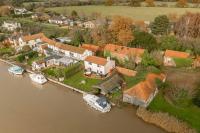 B&B Reedham - Riverside Cottage - Norfolk Holiday Properties - Bed and Breakfast Reedham