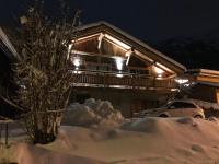 A 2 min du télécabine Chalet de charme 4 étoiles - B&B
