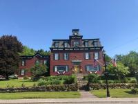 B&B Hillsdale - Elegant 2BR Apt w 2 Bathrooms in Historic Hamlet by Berkshires & Hudson Valley, Walk to Restaurants - Bed and Breakfast Hillsdale