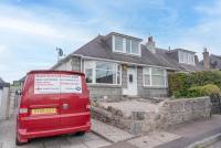 Dwellcome Home Ltd 3 Bedroom House, 2 Kings 1 Double, Garden, Free Driveway Parking, Fast WIFI, Ideal for Long Term Contractor, etc Stays, Regular Housekeeping Option - See Our Site for Assurance - Bed and Breakfast