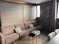 Studio Rénové avec Kitchenette Équipée, Proche des Pistes et Commerces, Casiers à Ski - FR-1-425-207 - B&B