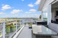 B&B Orewa - Opal of Orewa with pool, spa and ocean views - Bed and Breakfast Orewa