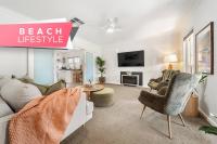 B&B Henley Beach South - Sage by the Sea - WiFi, BBQ, Beach, Art - Bed and Breakfast Henley Beach South