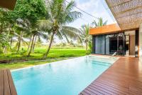 Villa with Garden View