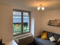 La Maison aux Volets Bleus 2ème Étage - B&B Vic-sur-Cère