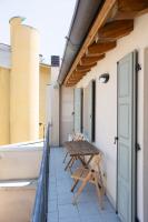 Double Private Parking, 2 Bedrooms & 2 Bathrooms - Elegant Apartment in Old Town - B&B Udine