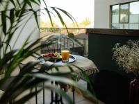 Central 6 Apartment - New Building & Parking - Bed and Breakfast Boekarest
