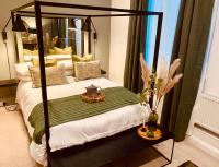 The Fifth Quarters, Grade II Listed Apartment, The Lace Market, NG1, City Centre, Nottingham, Sleeps 4 - Chambres d’hôtes Nottingham