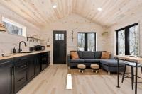*Tiny House Luxury Getaway: Solo Stove, Adventure* - B&B