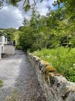 Stylish Garden Flat Near Loch Ness - B&B Drumnadrochit