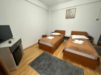 Zweibettzimmer mit Balkon