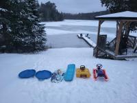 BowLakeHouse - Lakefront Cottage with Beach - Chambres d’hôtes Bancroft