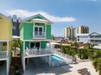 Green Family Bungalow! Beach Access, Pool, & Fishing Dock - Chambres d’hôtes Gulf Shores