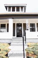 Cozy City Retreat Near Downtown Indianapolis- Private Bedroom - B&B