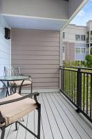 DT Charm Apt with Pool,Gym,Wine,WKSpace, Free Parking - B&B Charlotte