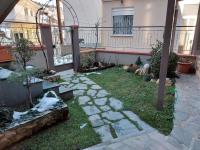 Ισόγειο διαμέρισμα με κήπο. Special design! - Ferienwohnung