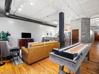 Lakefront Loft - Downtown - Shuffle Board Table - B&B Cleveland