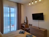 Seafront 3 Bedroom Stylish Apt with Spectacular Seaview - Chambres d’hôtes San Pawl il-Baħar