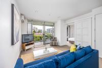 B&B Auckland - QV Viaduct Apartment overlooking the Parc (1129) - Bed and Breakfast Auckland