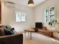 Railway House 1BR Apt w front yard - B&B Beirut