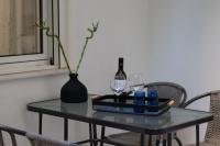 Stylish Abode Under Acropolis W/ Sunny Courtyard! - B&B Atenas
