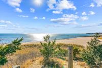Cozy Spacious Home Walk to the Beach and 1 Mile to Downtown Hyannis - Chambres d'hôtes Barnstable