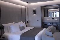 Noima Suite with Sea View & Private Heated Pool