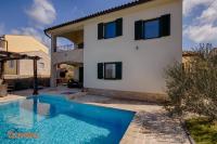 New villa with swimming pool, olive grove and sea view by Traveler tourist agency Krk ID 2201 - Chambres d'hôtes Brzac