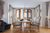 Alpenvilla Large Family Apartment - by Familiaris- Pools 500 meters - B&B Valdaora