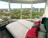 B&B Toronto - Luxury Apartment in Yorkville Downtown Toronto with City View - Bed and Breakfast Toronto