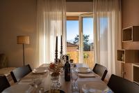 Welcome to Casa di Lucca - Your Friendly Retreat with Terrace and Parking - Bed and Breakfast Lucca